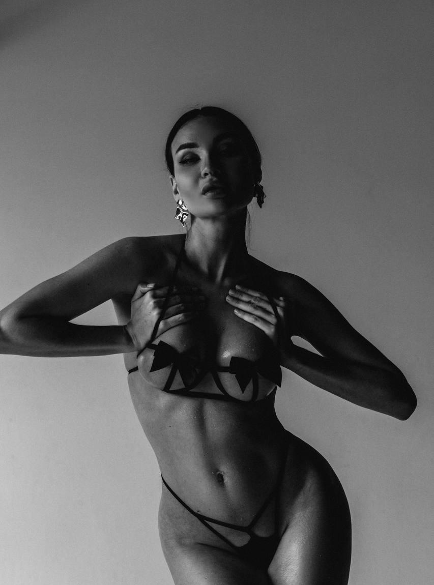 Жанна привлекальеная девушка из Николаевск-на-амуре цена от 4000 руб